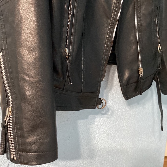 Jacket - Picture 8 of 9